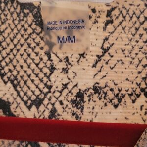 Chic Snakeskin Print Top with Red Detail